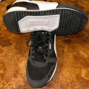 Puma Unisex Black & White Sneakers Size 5.5C